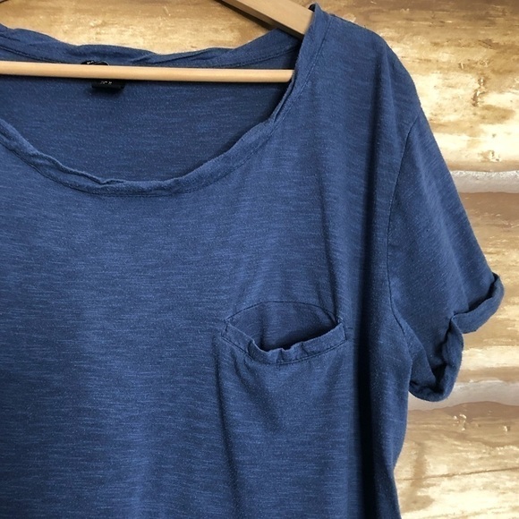 H&M Basic scoop neck cuff sleeve shirttail hem tee size medium - Picture 3 of 10